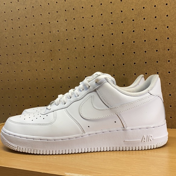 Nike Air Force 1 ‘07 Triple White Size 10 Men’s - Picture 2 of 12